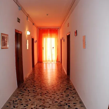 ホテル Ancora ベラーリア・イジェア・マリーナ